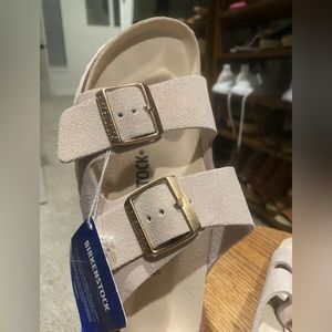 NIB Soft pink shimmer Birkenstocks women’s 7, 38.